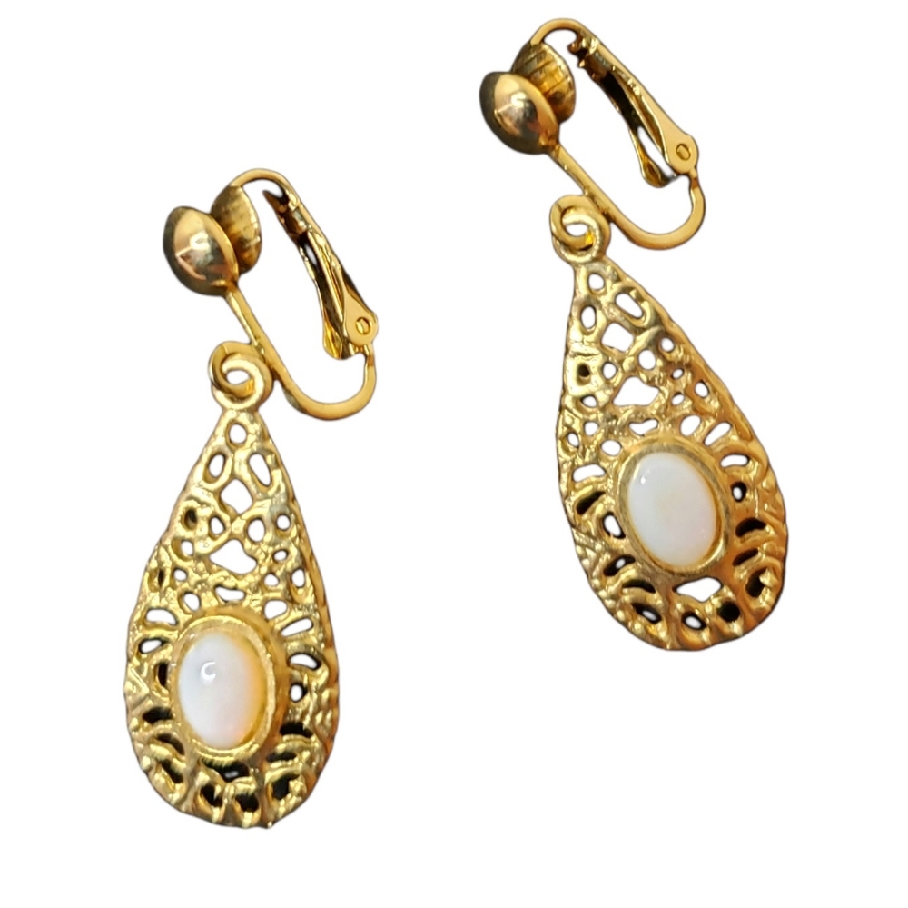 VINTAGE OPAL GLASS DANGLE CLIP EARRINGS